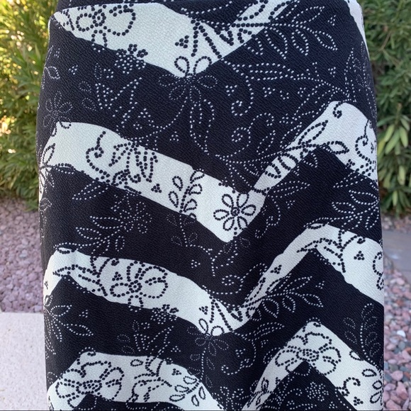 LuLaRoe Cassie - Picture 2 of 6